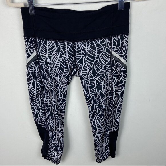 Lululemon Run A Marathon Leggings Crop Black Print Size 4 High Rise Yoga Pants - Picture 13 of 13